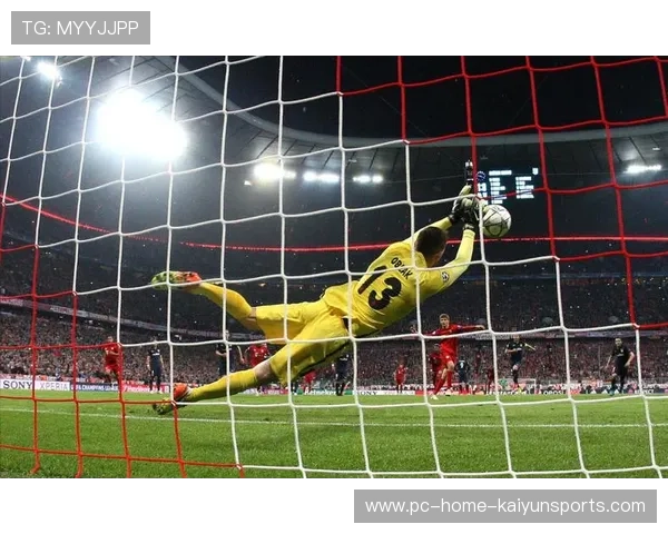 守门员脚下传球训练:后场短传到边翼的节奏被反复校准 守门员脚下传球训练:后场短传到边翼的节奏被反复校准