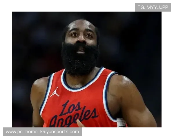 哈登突破吸引包夹,快船传球撕开防线