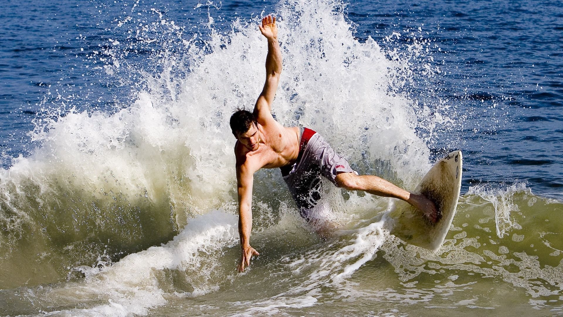 亚洲羽毛球锦标赛女单四强席位产生 何冰娇独守国羽阵地，羽毛球亚洲团体锦标赛