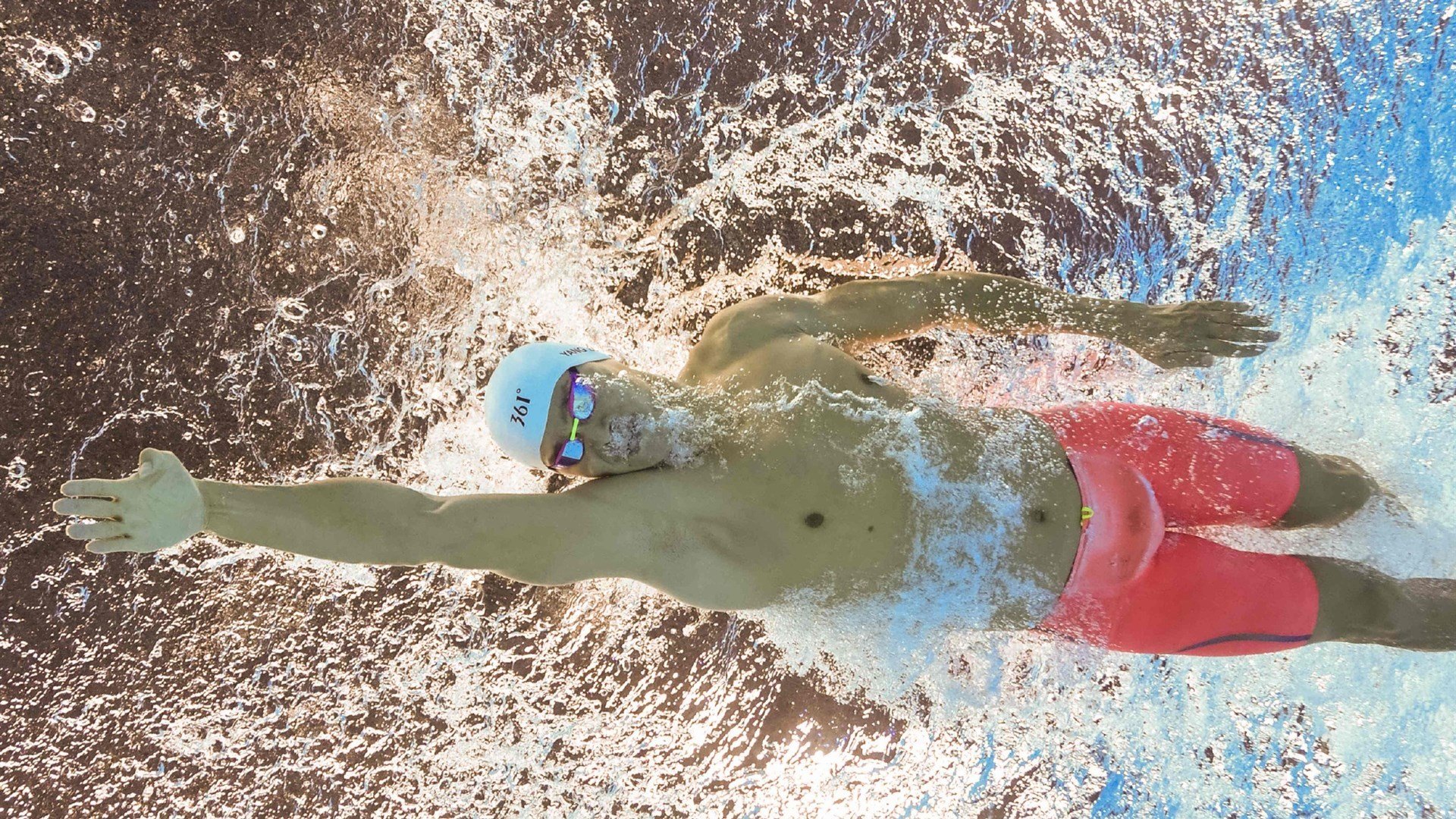 国际滑板赛事吸引年轻运动员展示技巧，国际滑板比赛规则